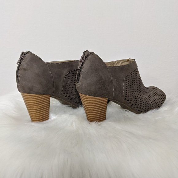 BOGO 1/2 Off Gianni Bernini Taupe Mules - Picture 3 of 6